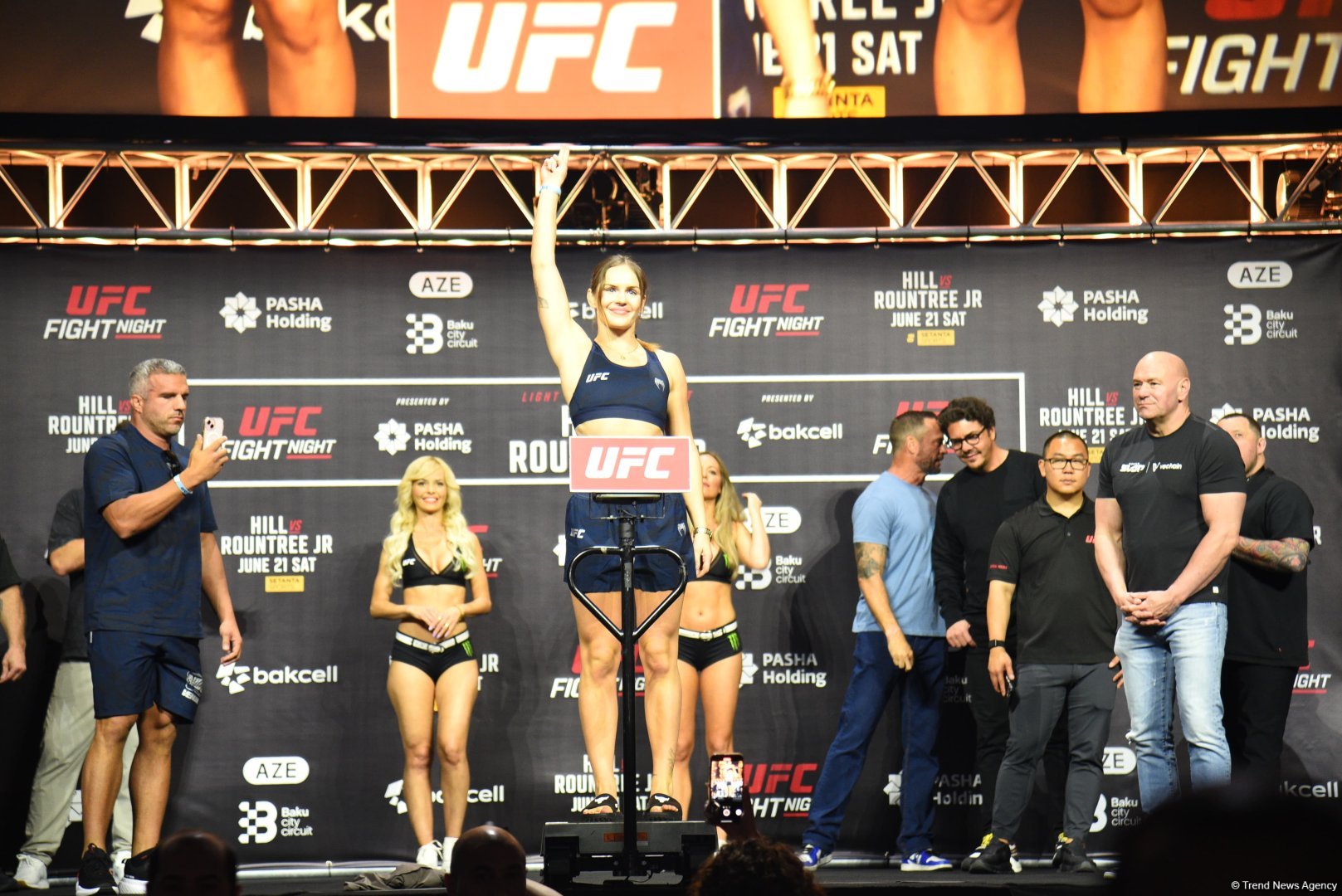 В Баку состоялась торжественная церемония взвешивания бойцов UFC Fight Night c участием тысячи болельщиков (ФОТО)