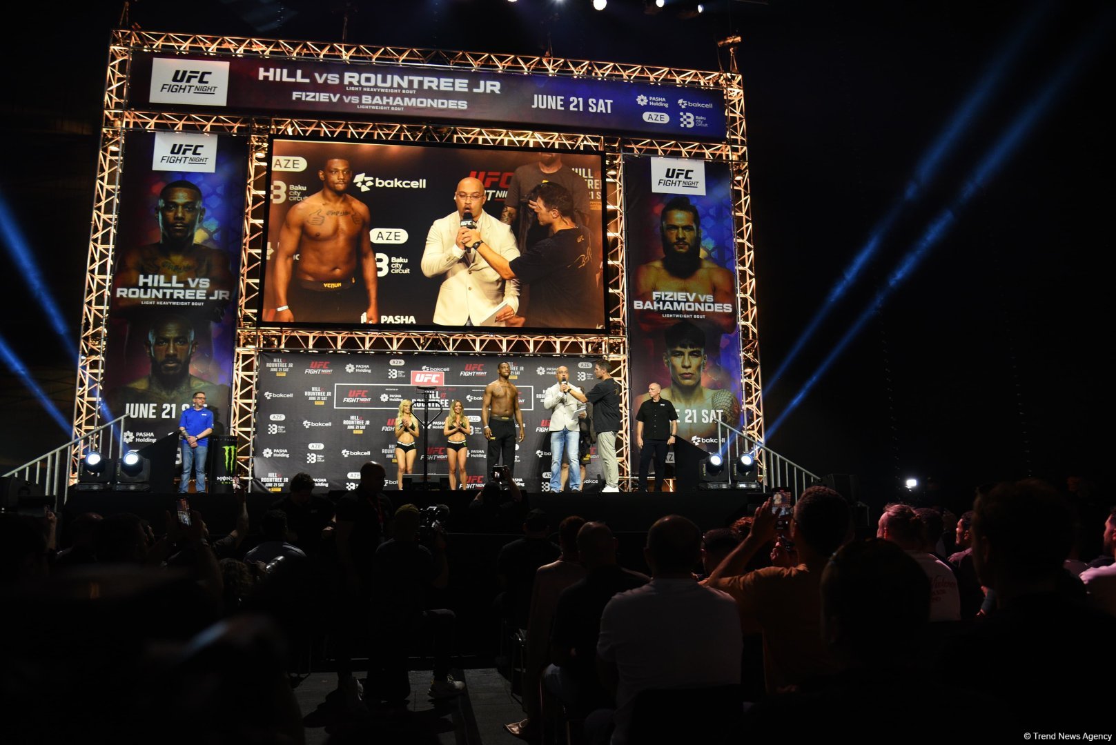 В Баку состоялась торжественная церемония взвешивания бойцов UFC Fight Night c участием тысячи болельщиков (ФОТО)