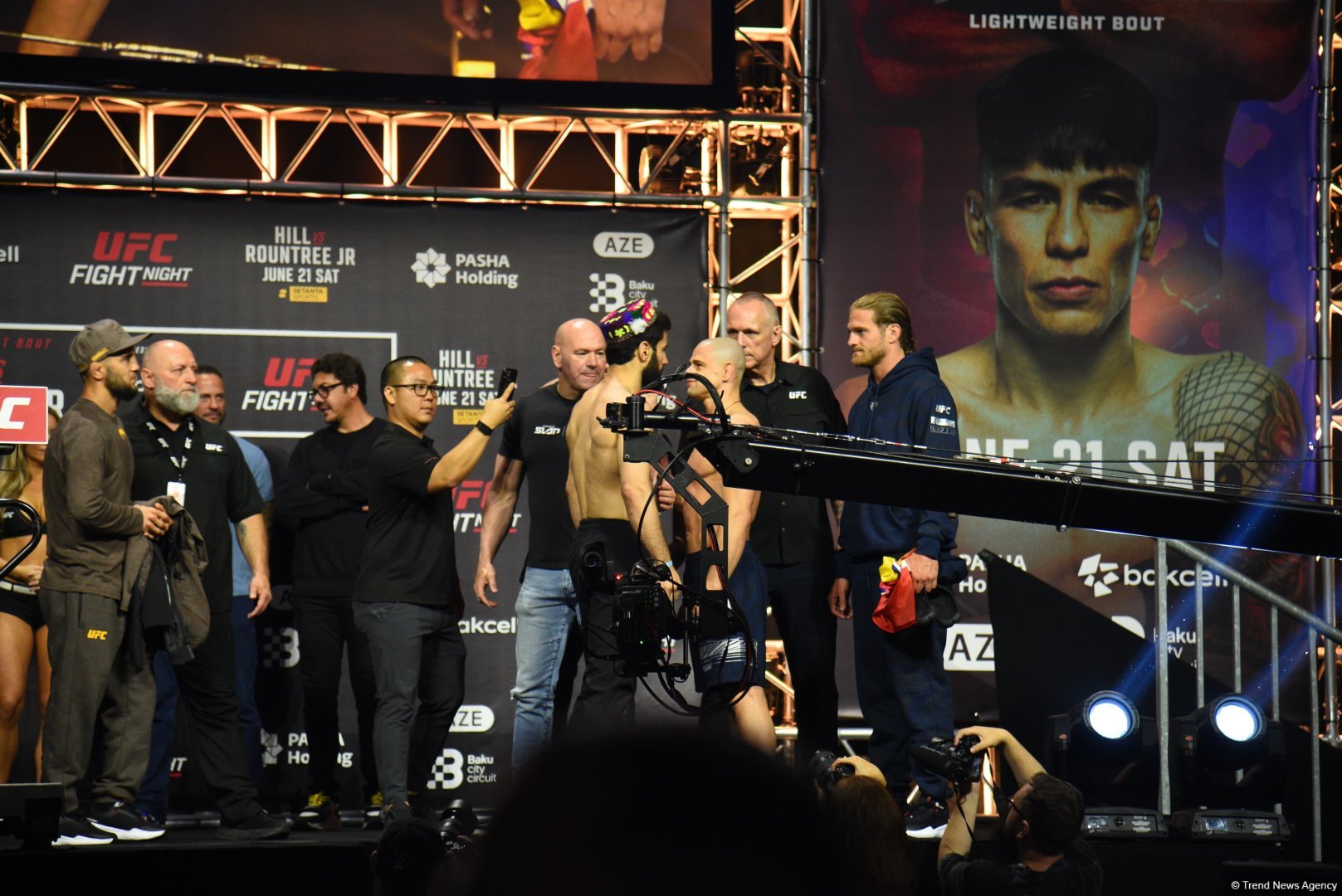 В Баку состоялась торжественная церемония взвешивания бойцов UFC Fight Night c участием тысячи болельщиков (ФОТО)