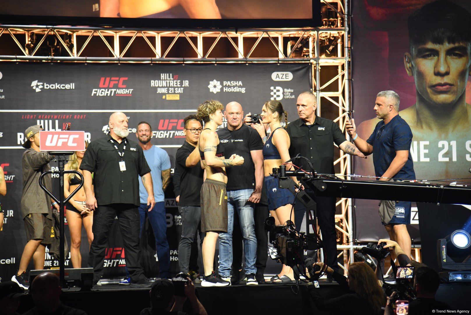 В Баку состоялась торжественная церемония взвешивания бойцов UFC Fight Night c участием тысячи болельщиков (ФОТО)