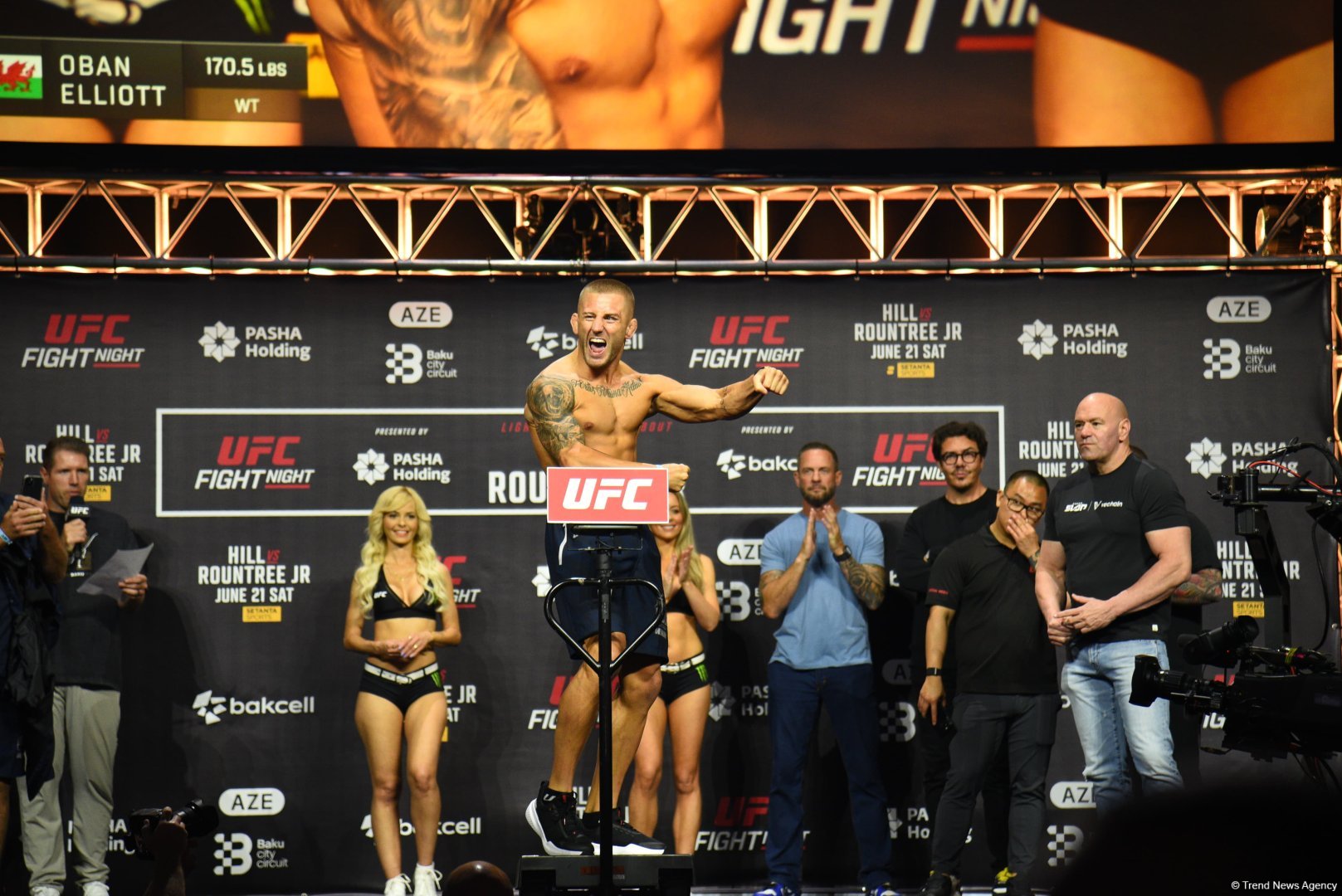 В Баку состоялась торжественная церемония взвешивания бойцов UFC Fight Night c участием тысячи болельщиков (ФОТО)