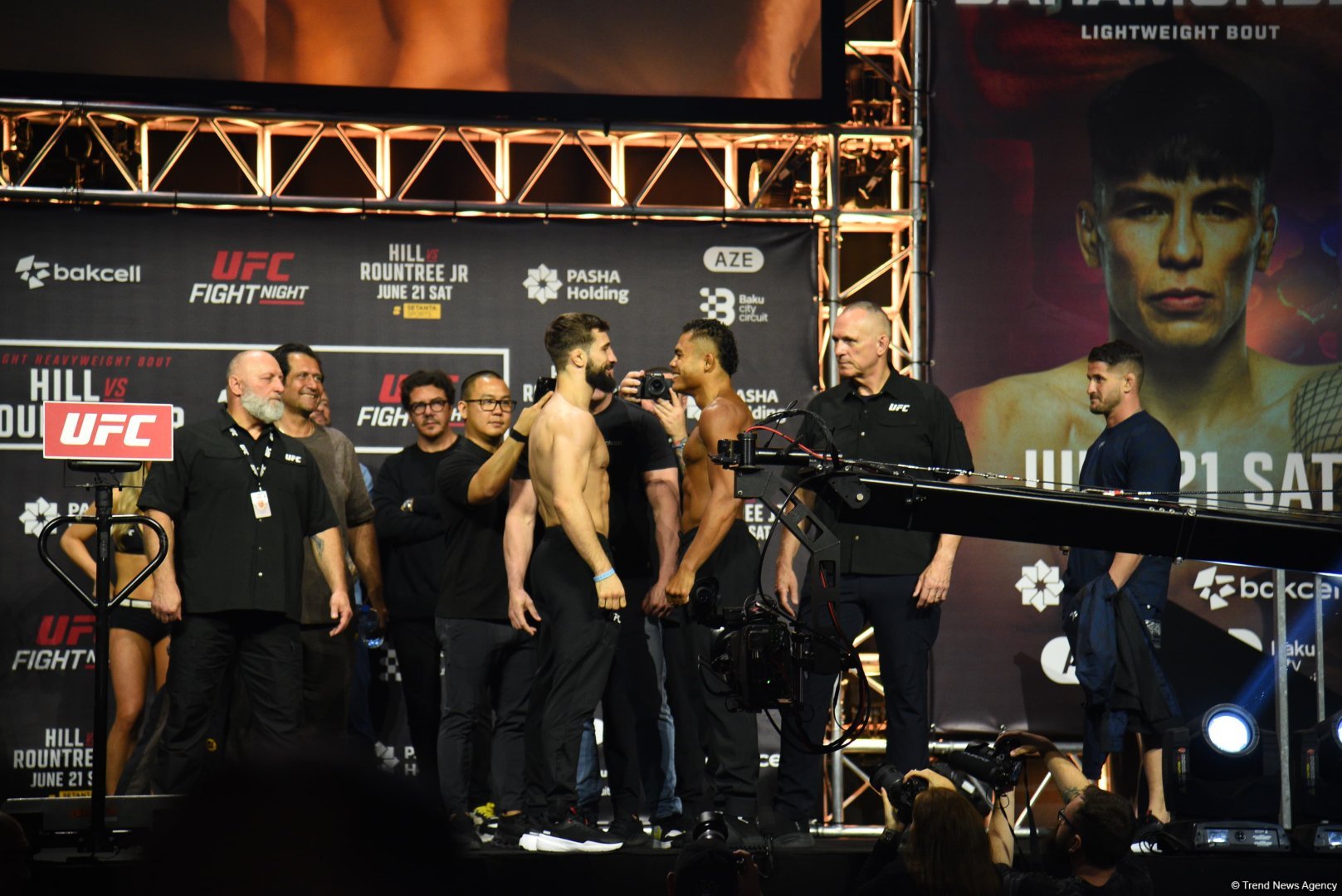 В Баку состоялась торжественная церемония взвешивания бойцов UFC Fight Night c участием тысячи болельщиков (ФОТО)