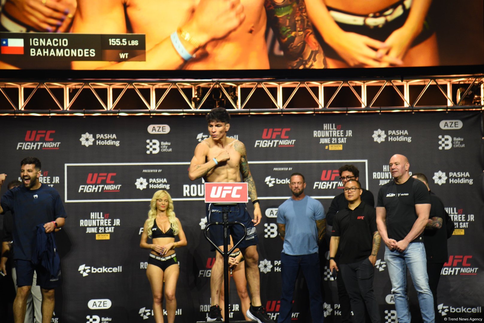 В Баку состоялась торжественная церемония взвешивания бойцов UFC Fight Night c участием тысячи болельщиков (ФОТО)