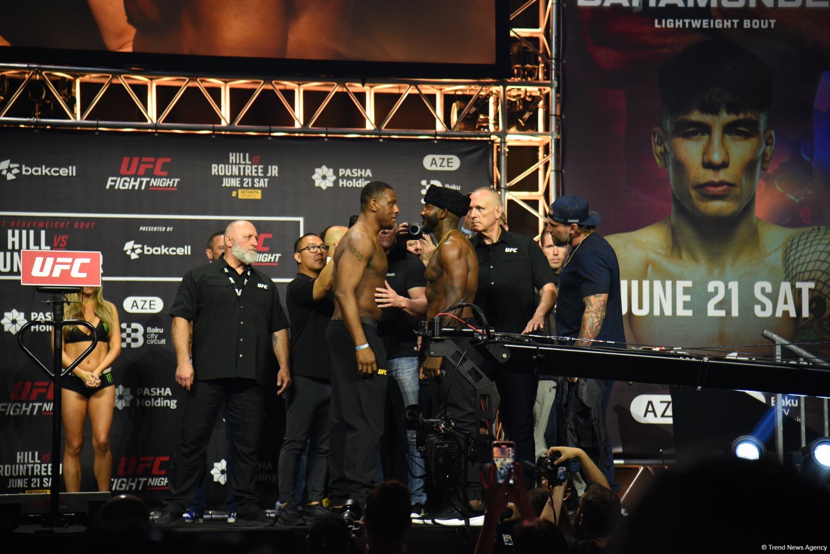 В Баку состоялась торжественная церемония взвешивания бойцов UFC Fight Night c участием тысячи болельщиков (ФОТО)