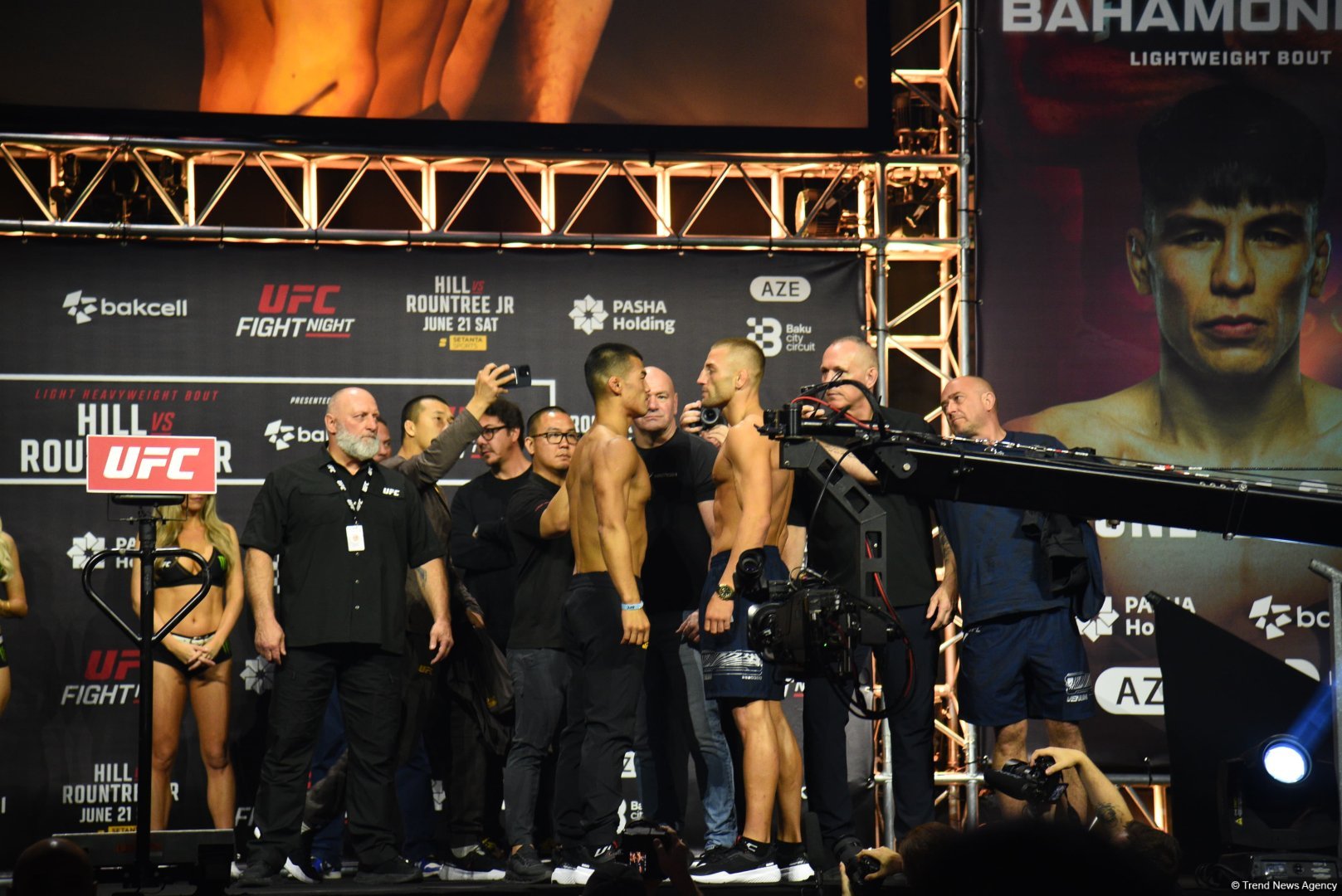В Баку состоялась торжественная церемония взвешивания бойцов UFC Fight Night c участием тысячи болельщиков (ФОТО)