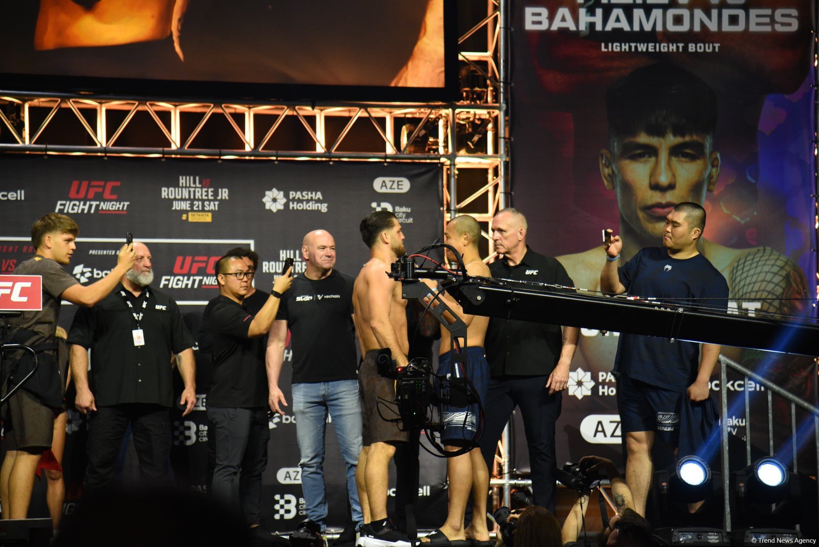 В Баку состоялась торжественная церемония взвешивания бойцов UFC Fight Night c участием тысячи болельщиков (ФОТО)