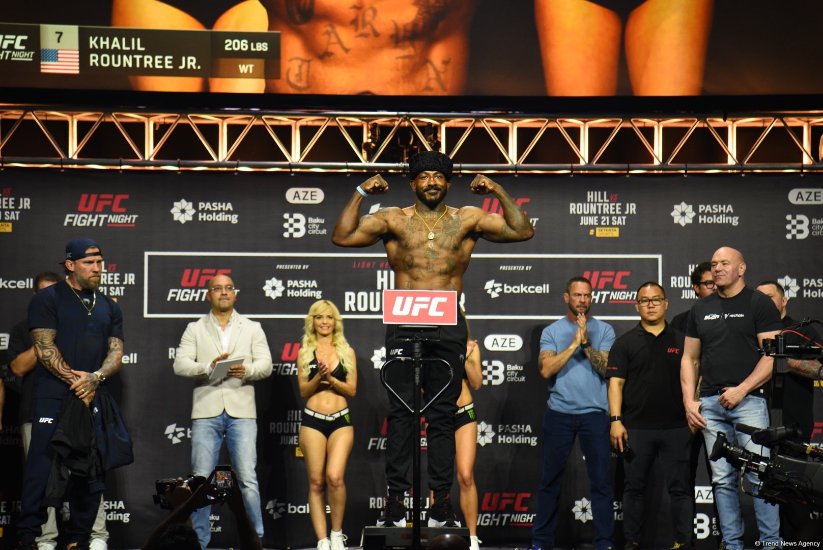 В Баку состоялась торжественная церемония взвешивания бойцов UFC Fight Night c участием тысячи болельщиков (ФОТО)