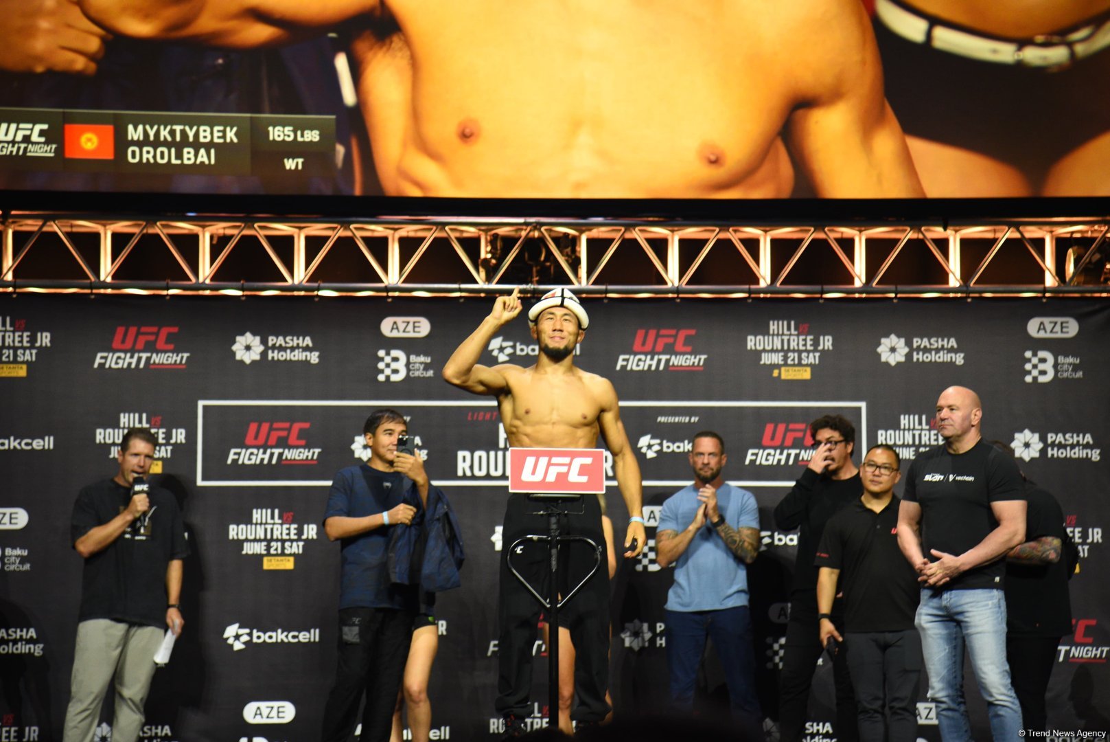 В Баку состоялась торжественная церемония взвешивания бойцов UFC Fight Night c участием тысячи болельщиков (ФОТО)