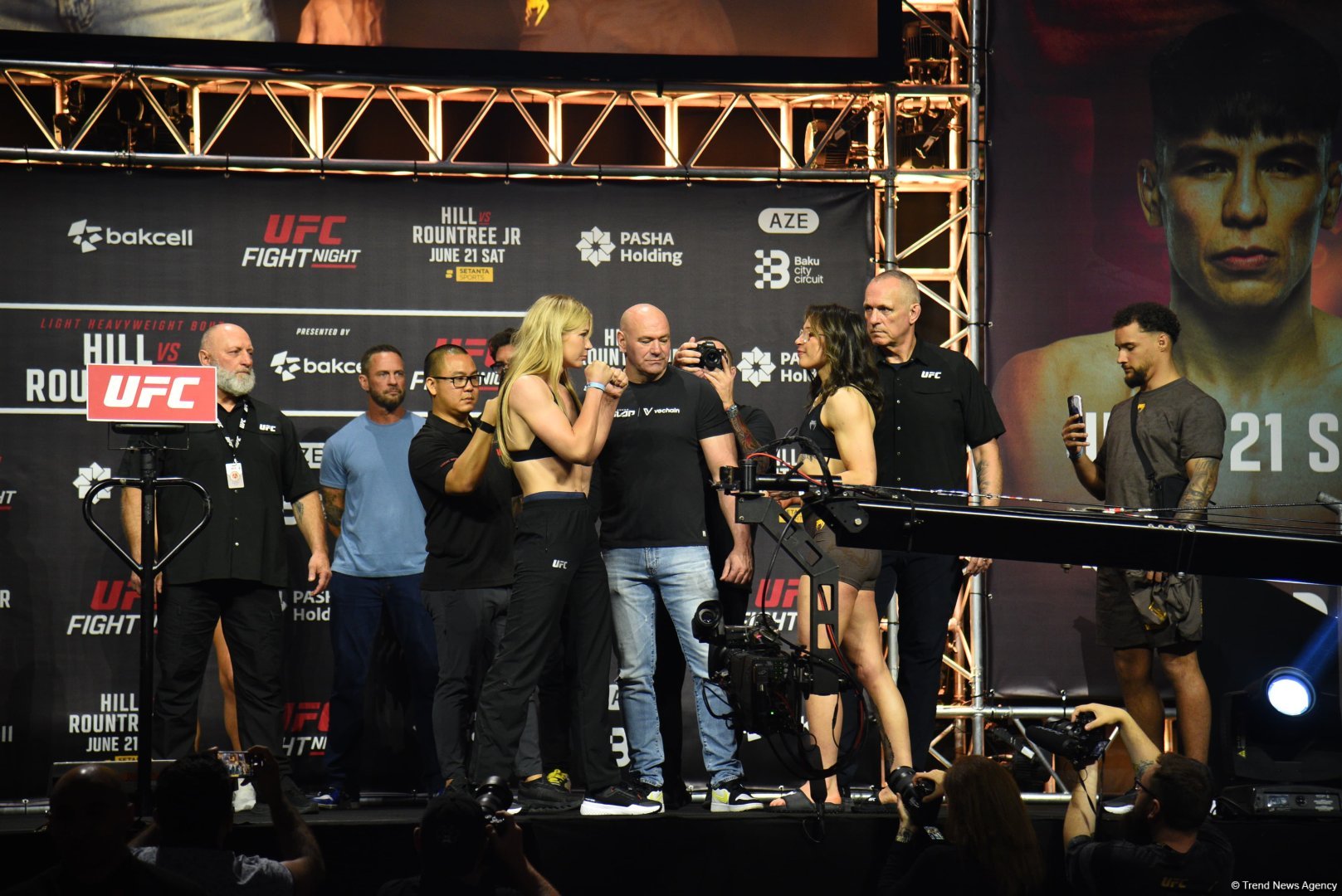 В Баку состоялась торжественная церемония взвешивания бойцов UFC Fight Night c участием тысячи болельщиков (ФОТО)