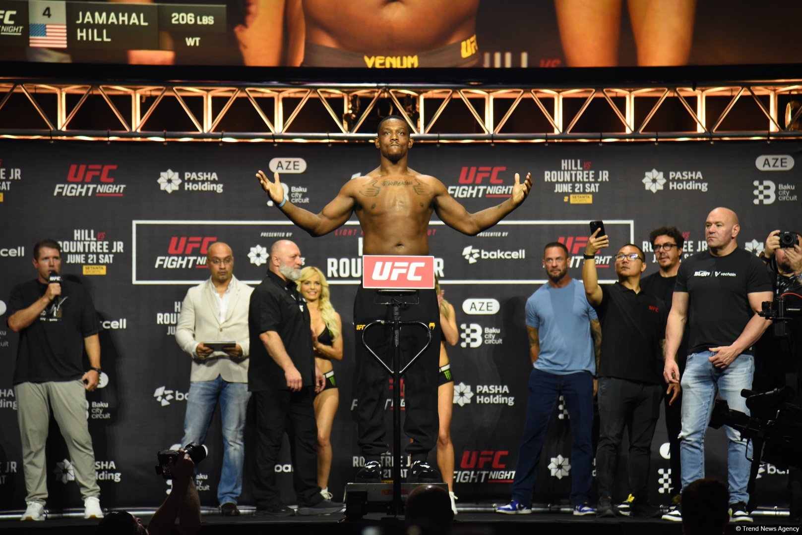 В Баку состоялась торжественная церемония взвешивания бойцов UFC Fight Night c участием тысячи болельщиков (ФОТО)