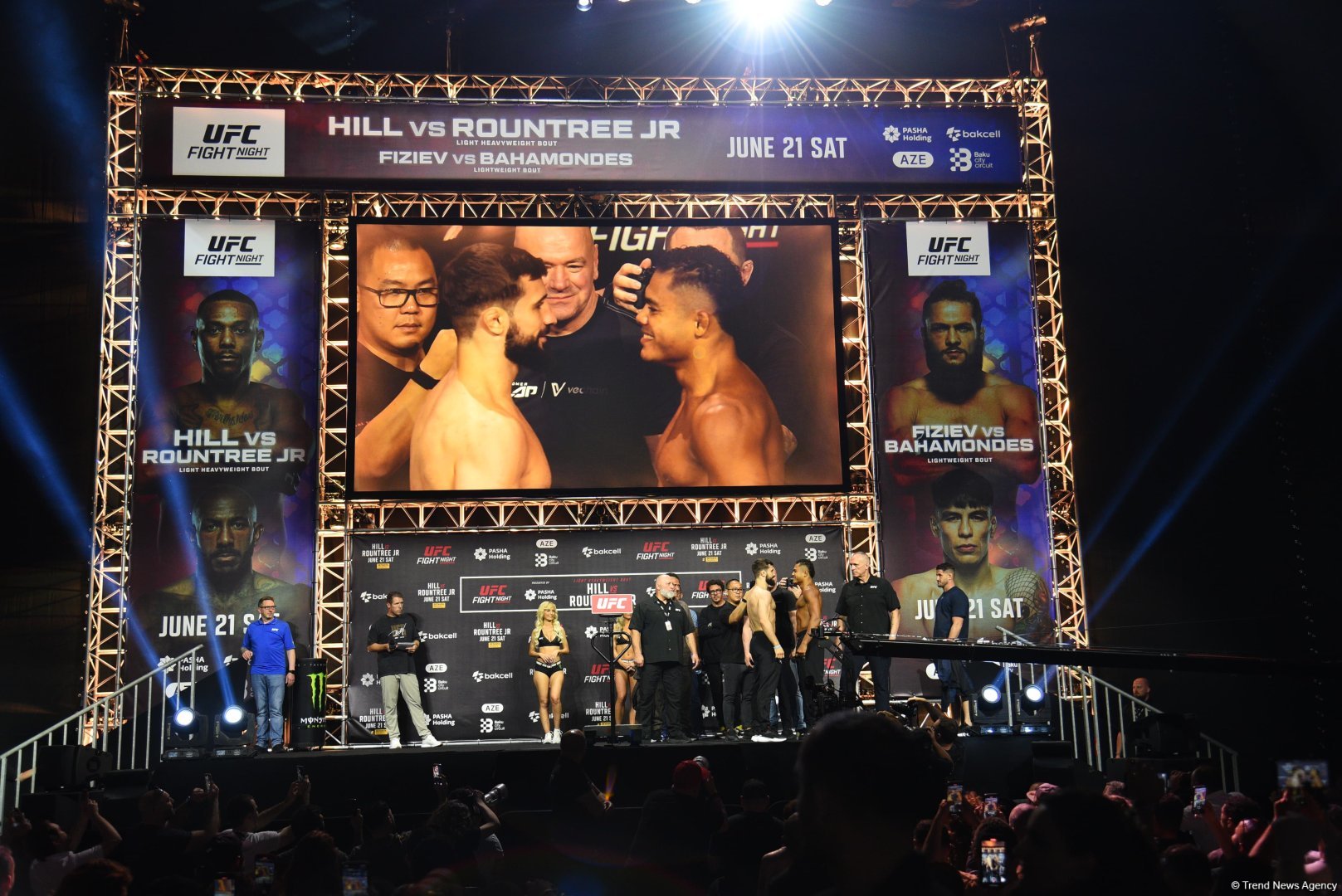В Баку состоялась торжественная церемония взвешивания бойцов UFC Fight Night c участием тысячи болельщиков (ФОТО)