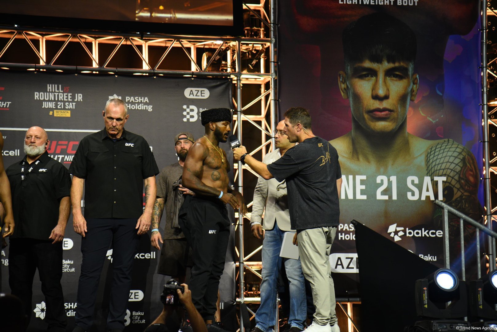 В Баку состоялась торжественная церемония взвешивания бойцов UFC Fight Night c участием тысячи болельщиков (ФОТО)