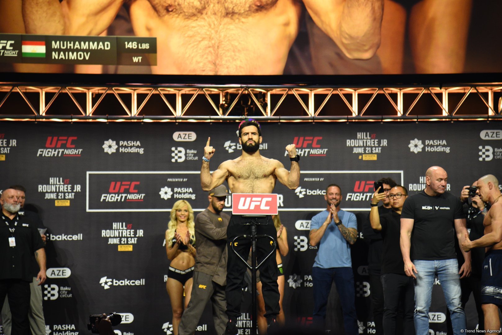 В Баку состоялась торжественная церемония взвешивания бойцов UFC Fight Night c участием тысячи болельщиков (ФОТО)
