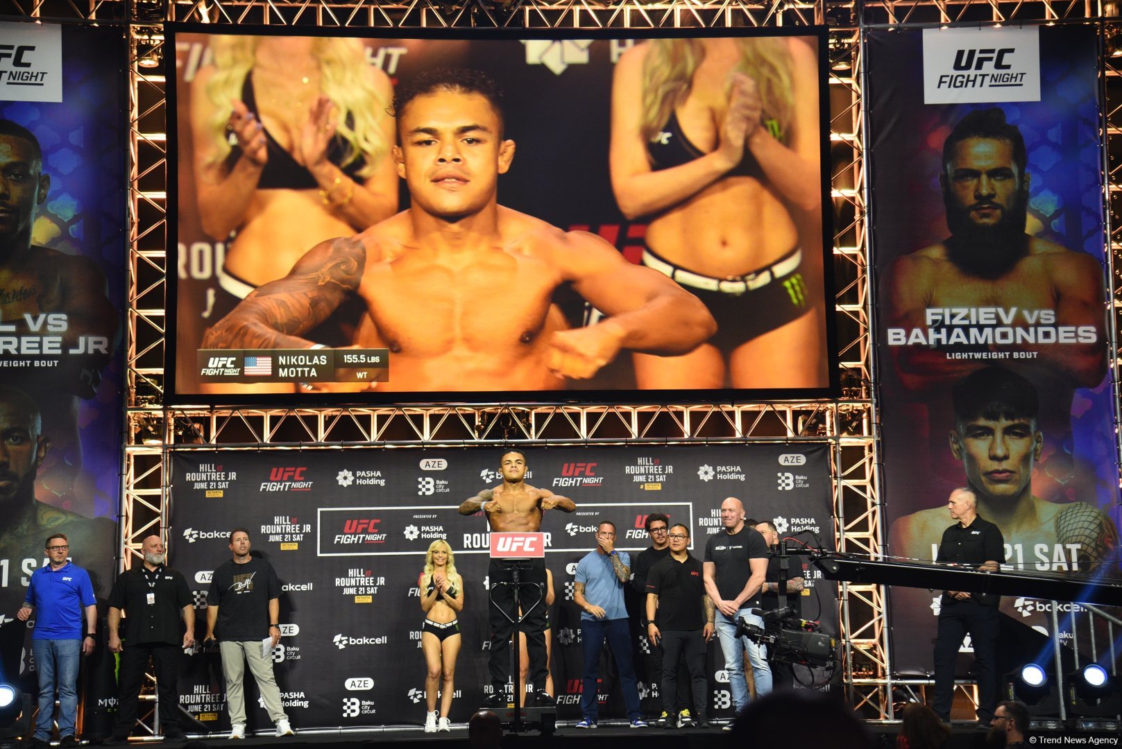 В Баку состоялась торжественная церемония взвешивания бойцов UFC Fight Night c участием тысячи болельщиков (ФОТО)