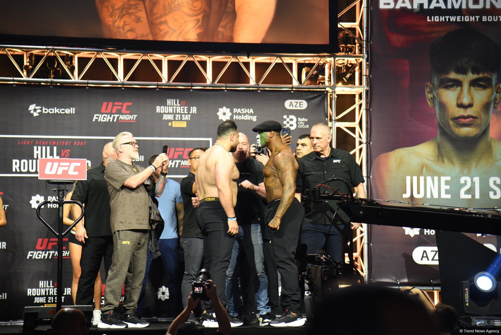 В Баку состоялась торжественная церемония взвешивания бойцов UFC Fight Night c участием тысячи болельщиков (ФОТО)