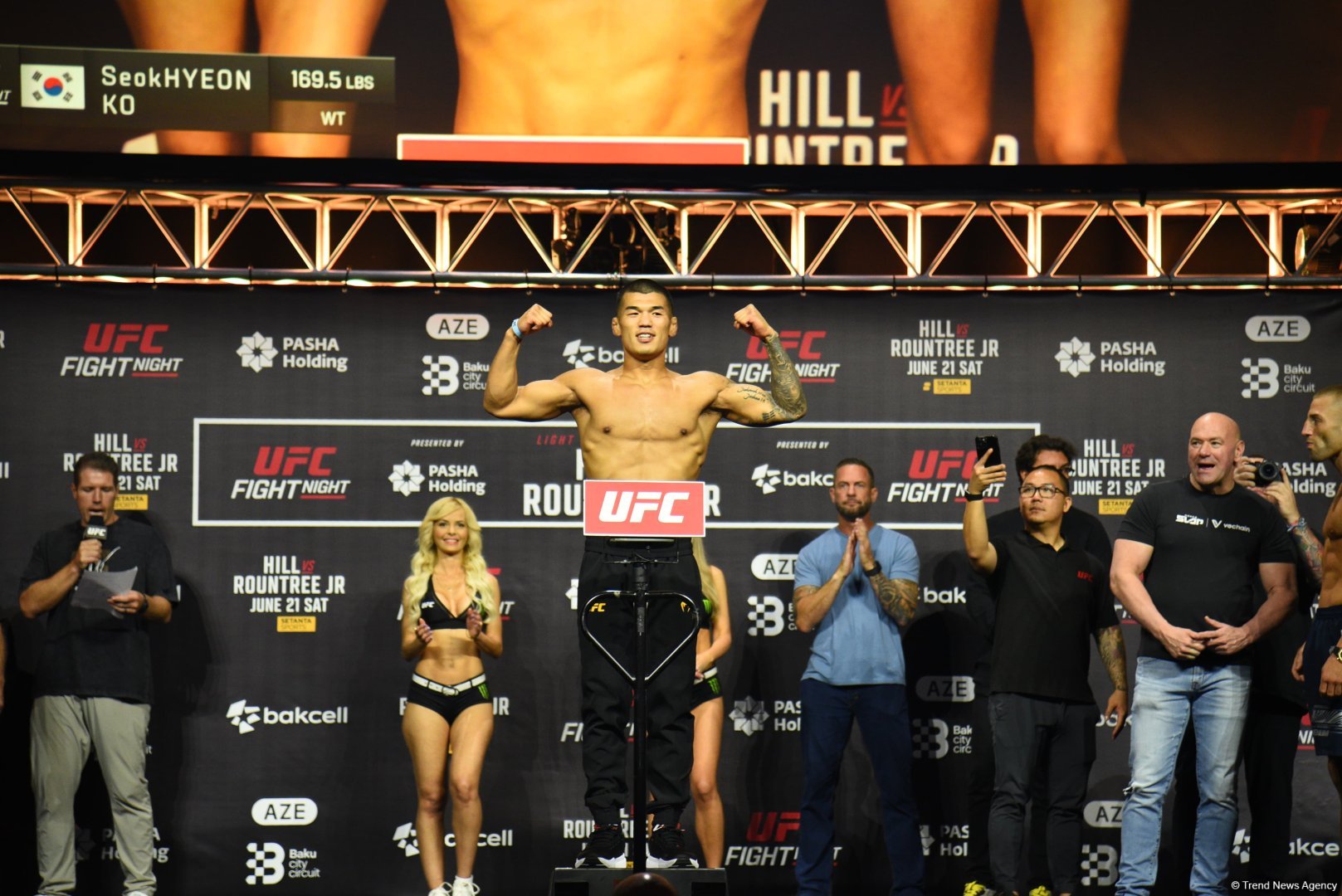 В Баку состоялась торжественная церемония взвешивания бойцов UFC Fight Night c участием тысячи болельщиков (ФОТО)