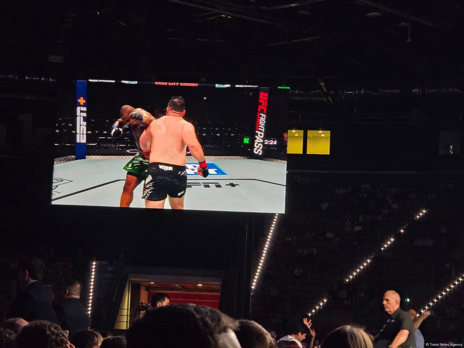 UFC Fight Night: Определился победитель предварительного карда в тяжёлом весе между 
Хамди Абдель Вахабом и Мухаммедом Усманом (ФОТО)
