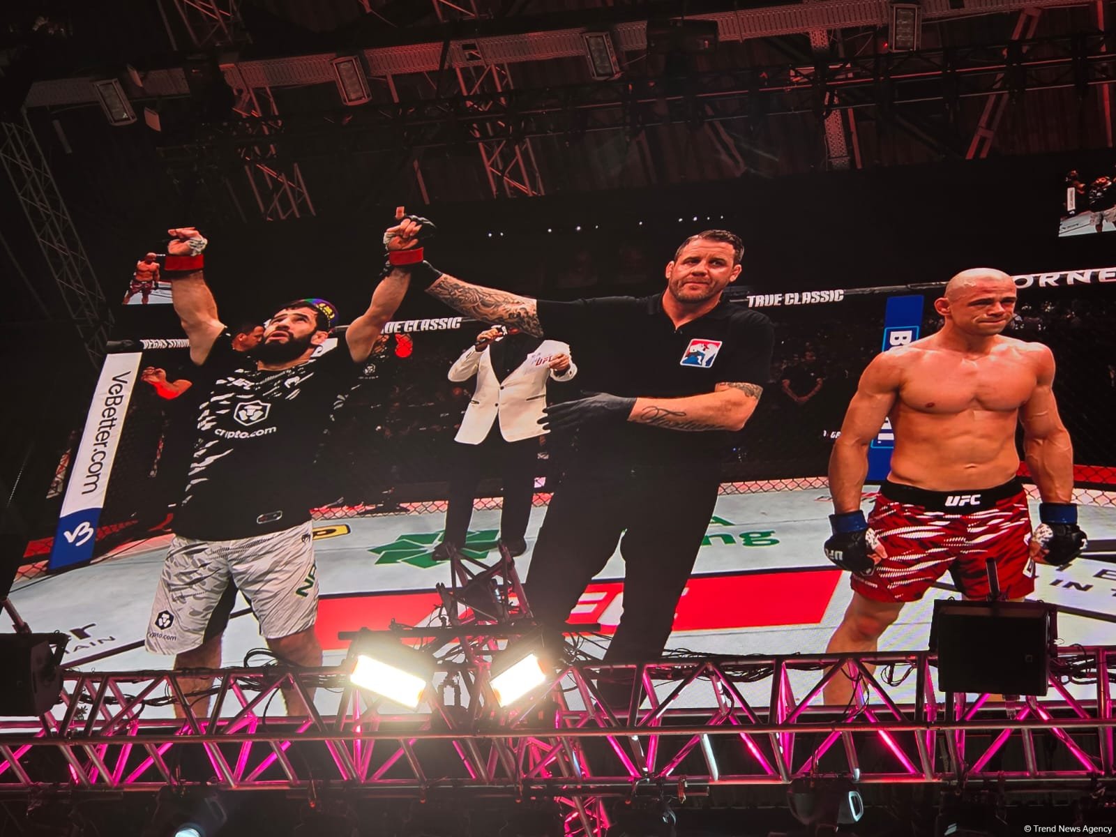 UFC Fight Night: Опредился победитель основного карда в полулегком весе между бойцами Таджикистана и Австрии (ФОТО)