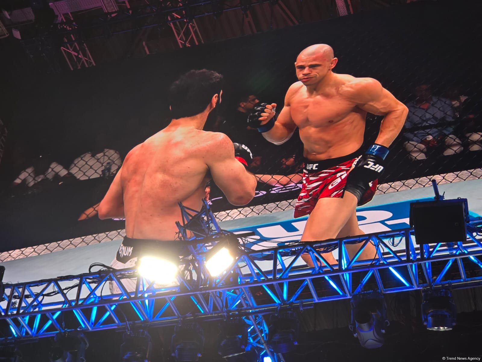 UFC Fight Night: Опредился победитель основного карда в полулегком весе между бойцами Таджикистана и Австрии (ФОТО)