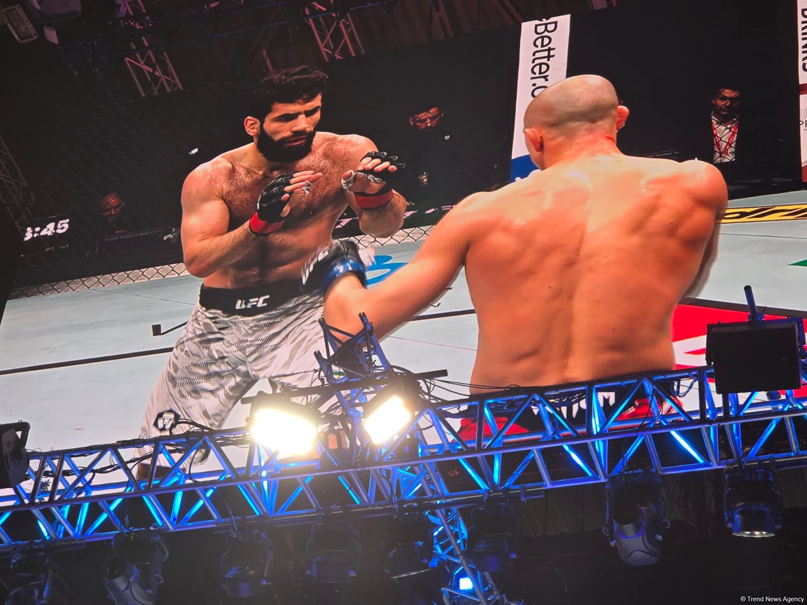 UFC Fight Night: Опредился победитель основного карда в полулегком весе между бойцами Таджикистана и Австрии (ФОТО)