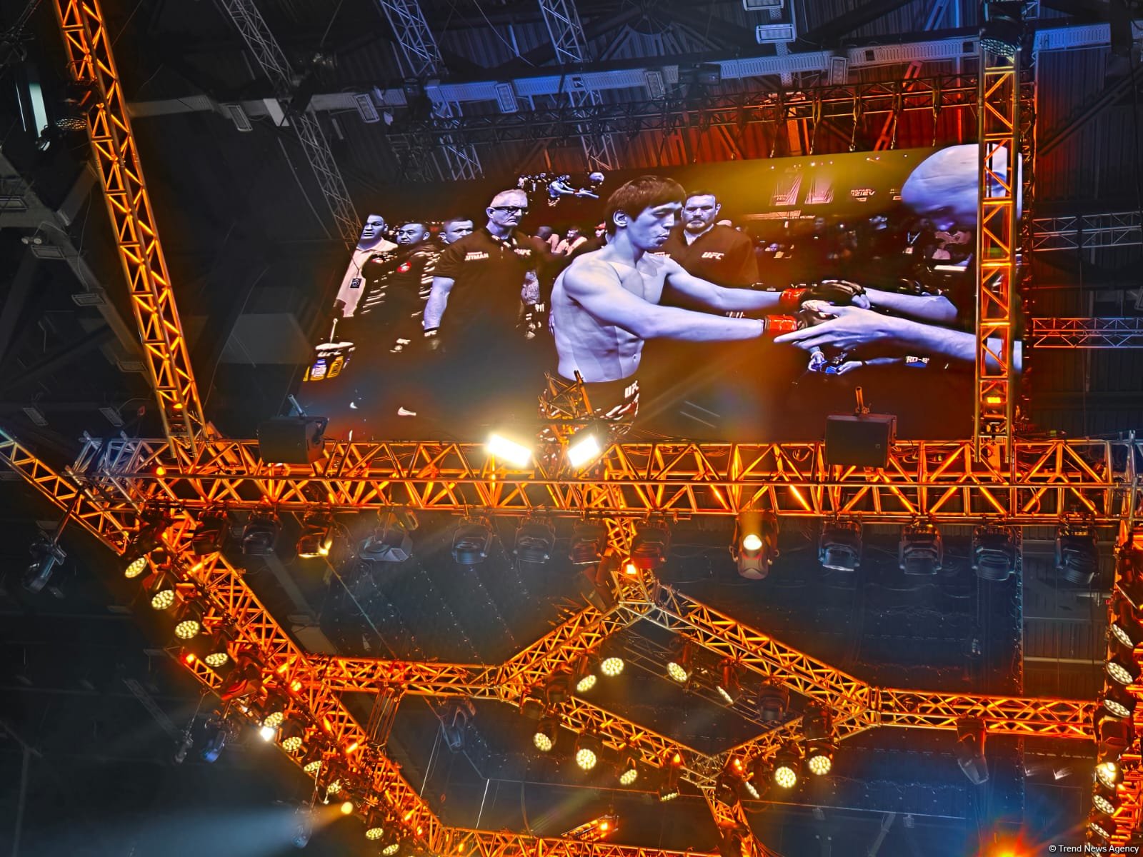 В Баку стартовало одно из самых зрелищных спортивных событий года UFC Fight Night (ПРЯМАЯ ТРАНСЛЯЦИЯ/ФОТО)