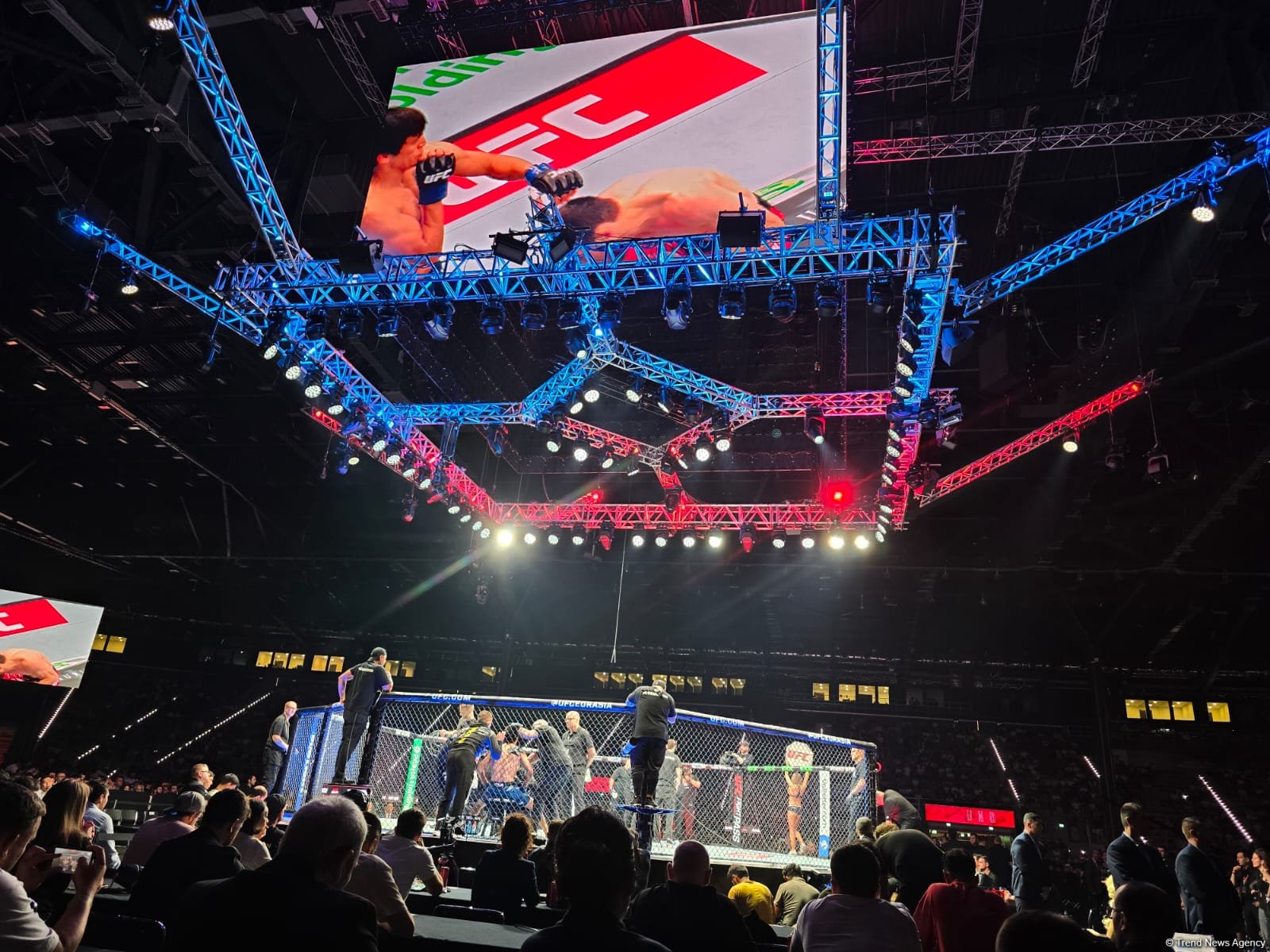 В Баку стартовало одно из самых зрелищных спортивных событий года UFC Fight Night (ПРЯМАЯ ТРАНСЛЯЦИЯ/ФОТО)