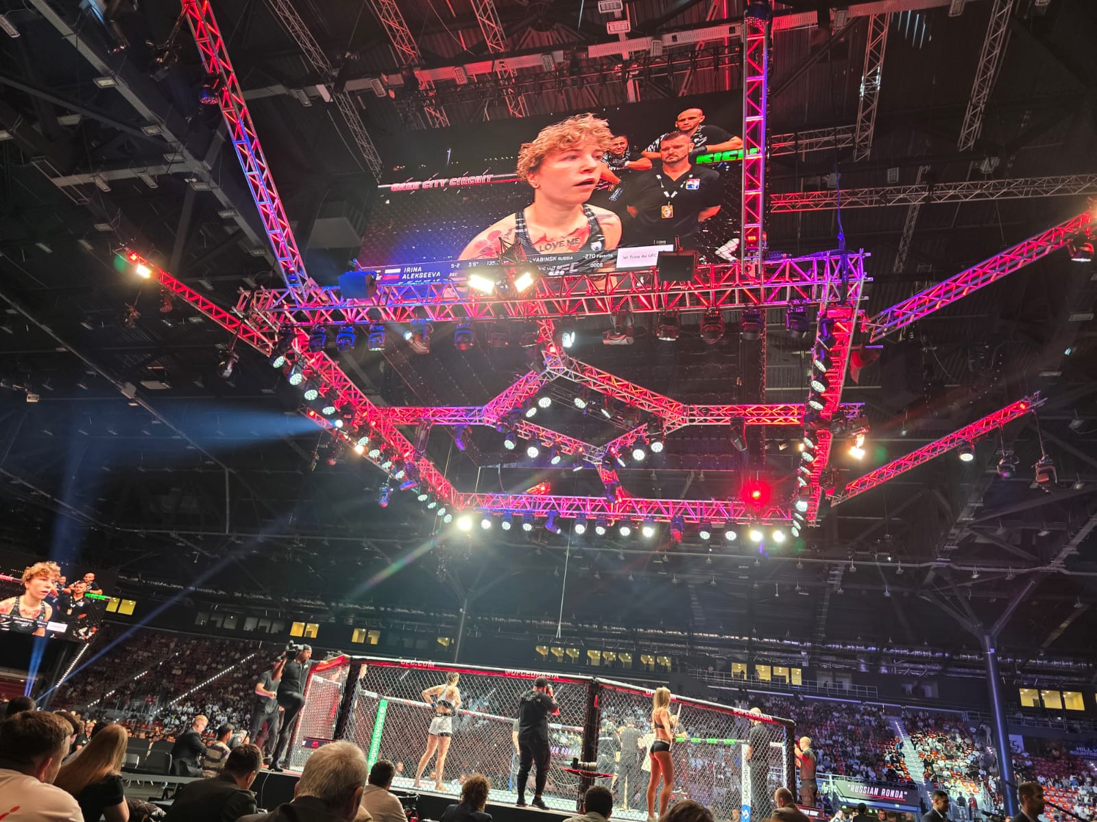 В Баку стартовало одно из самых зрелищных спортивных событий года UFC Fight Night (ПРЯМАЯ ТРАНСЛЯЦИЯ/ФОТО)