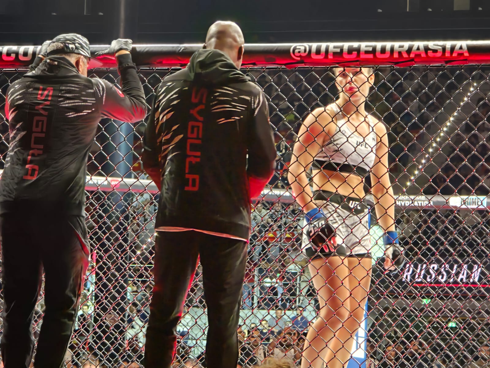 В Баку стартовало одно из самых зрелищных спортивных событий года UFC Fight Night (ПРЯМАЯ ТРАНСЛЯЦИЯ/ФОТО)