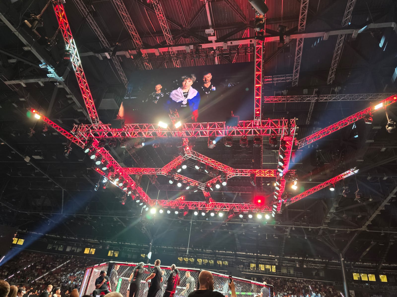 В Баку стартовало одно из самых зрелищных спортивных событий года UFC Fight Night (ПРЯМАЯ ТРАНСЛЯЦИЯ/ФОТО)