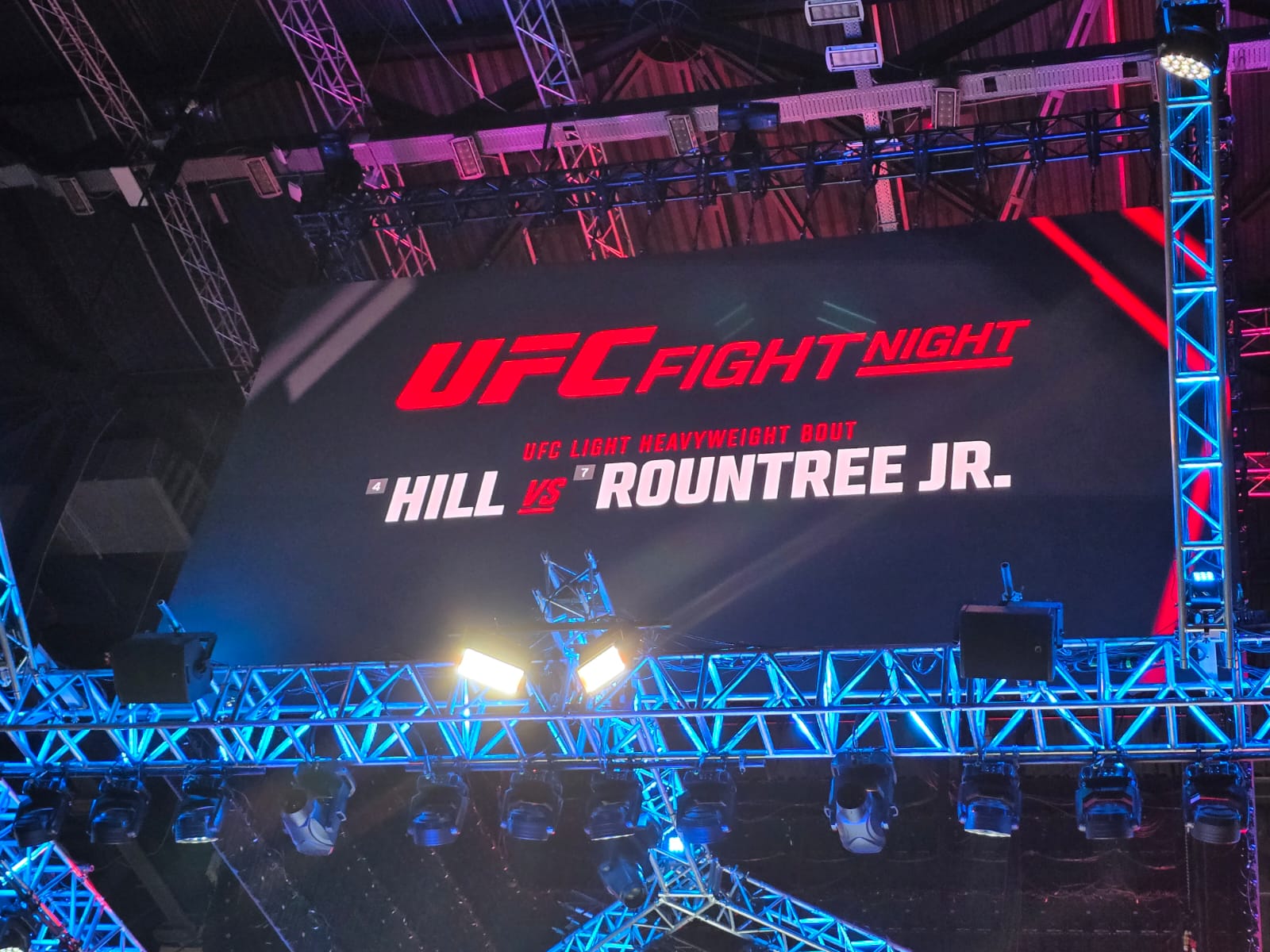 В Баку стартовало одно из самых зрелищных спортивных событий года UFC Fight Night (ПРЯМАЯ ТРАНСЛЯЦИЯ/ФОТО)