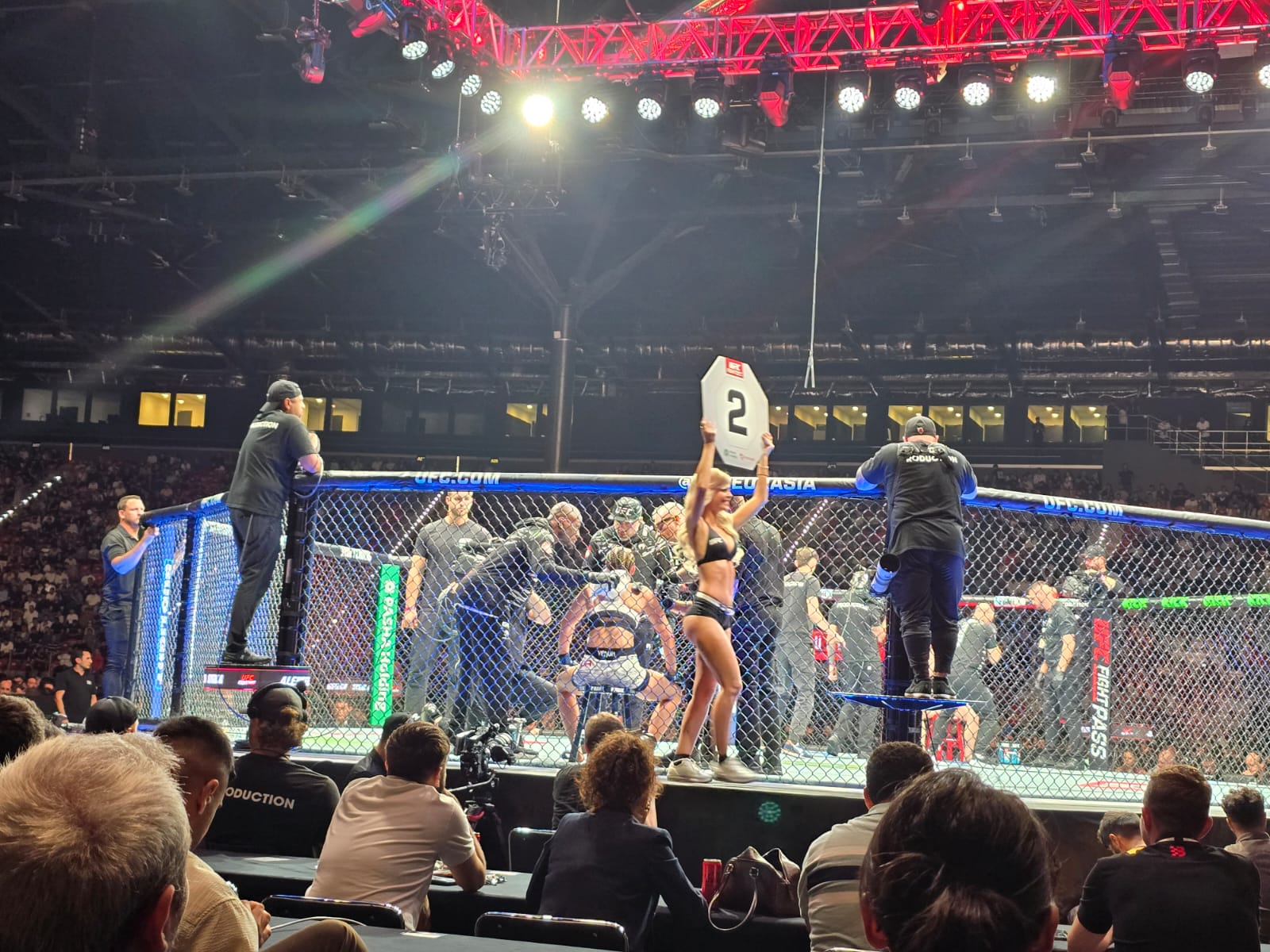 В Баку стартовало одно из самых зрелищных спортивных событий года UFC Fight Night (ПРЯМАЯ ТРАНСЛЯЦИЯ/ФОТО)