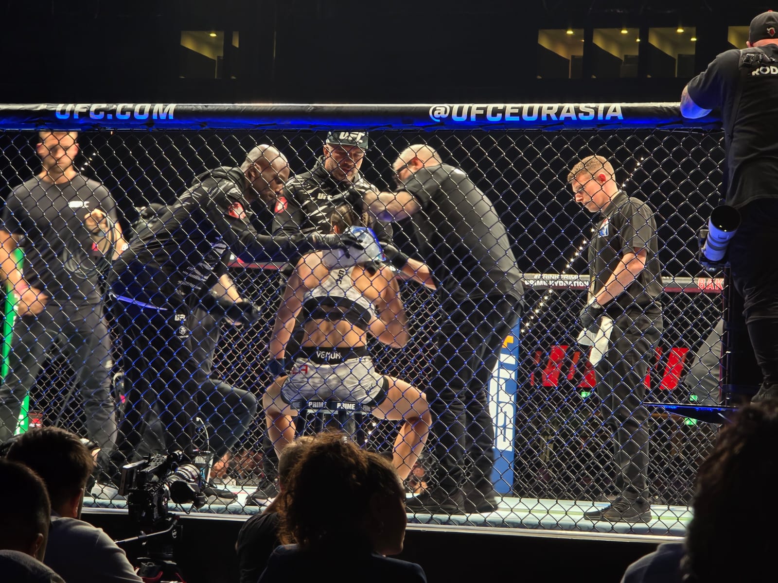 В Баку стартовало одно из самых зрелищных спортивных событий года UFC Fight Night (ПРЯМАЯ ТРАНСЛЯЦИЯ/ФОТО)