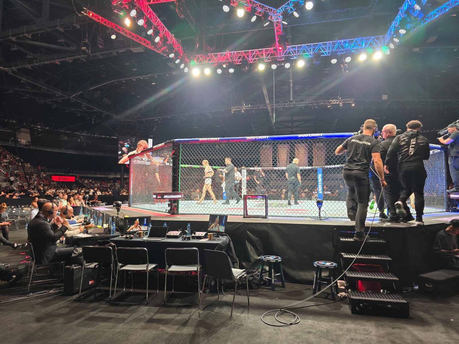 UFC Fight Night: Определилась победительница предварительного карда в полулегком  весе между бойцами из Англии и России (ФОТО)