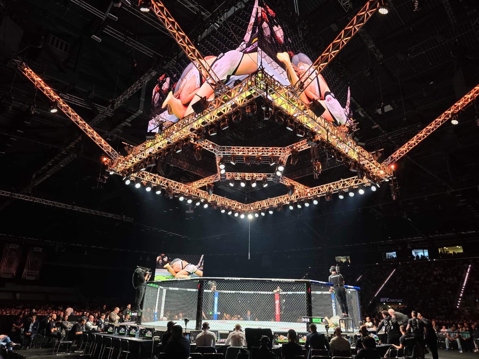 UFC Fight Night: Определилась победительница предварительного карда в полулегком  весе между бойцами из Англии и России (ФОТО)