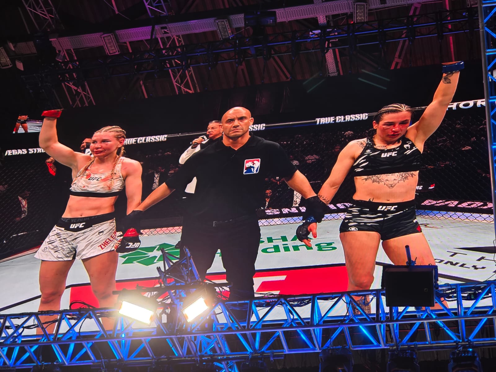 UFC Fight Night: Определилась победительница предварительного карда в полулегком  весе между бойцами из Англии и России (ФОТО)