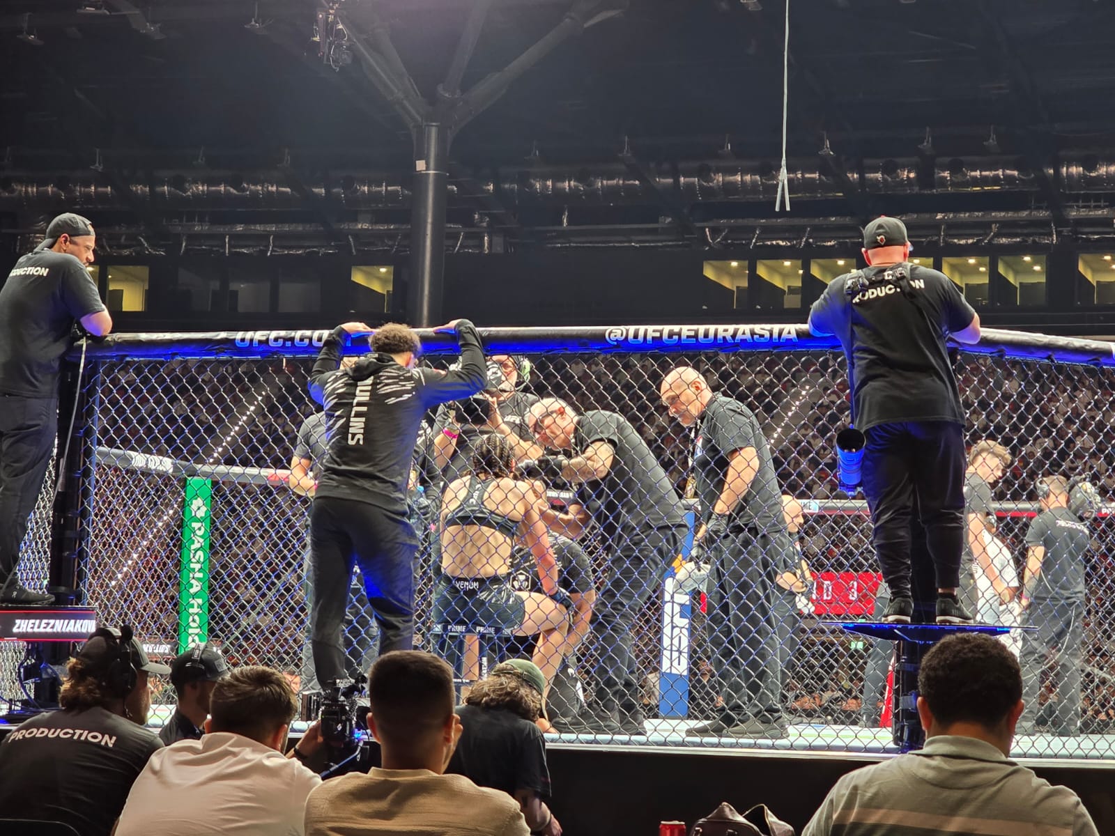 UFC Fight Night: Определилась победительница предварительного карда в полулегком  весе между бойцами из Англии и России (ФОТО)