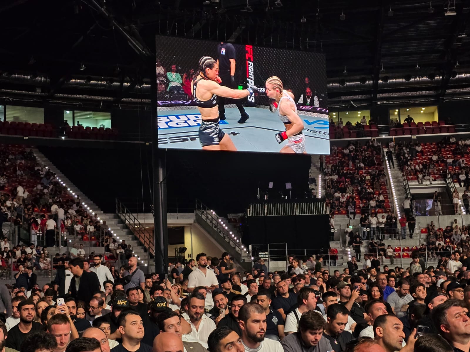 UFC Fight Night: Определилась победительница предварительного карда в полулегком  весе между бойцами из Англии и России (ФОТО)