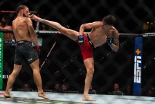 UFC Fight Night: Боец из Азербайджана Рафаэль Физиев стал победителем основного карда в легком весе (ФОТО)