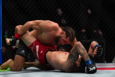 UFC Fight Night: Боец из Азербайджана Рафаэль Физиев стал победителем основного карда в легком весе (ФОТО)