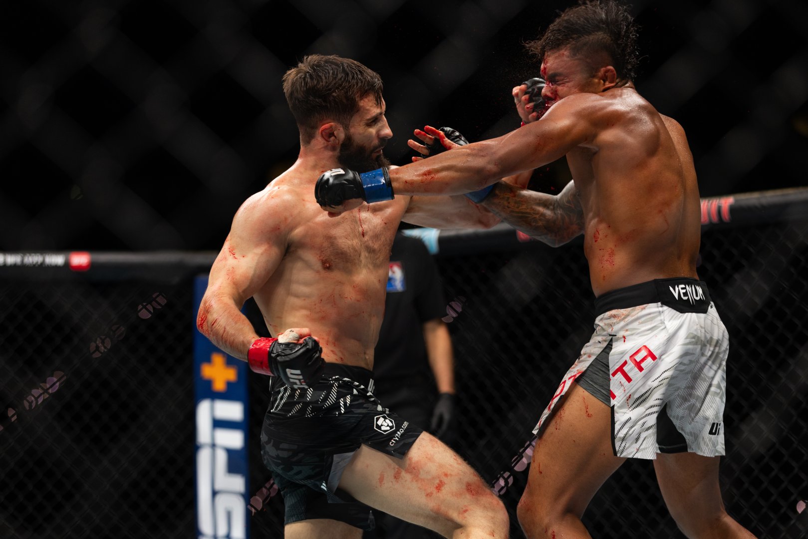 UFC Fight Night: Боец из Азербайджана Назим Садыхов стал  победителем основного карда в легком весе (ФОТО)