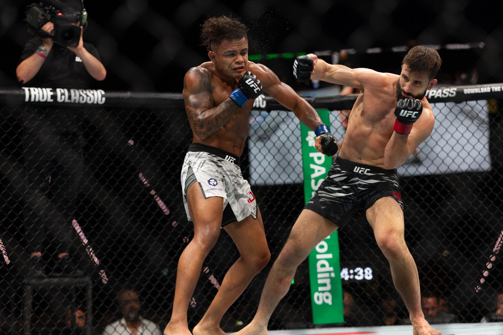 UFC Fight Night: Боец из Азербайджана Назим Садыхов стал  победителем основного карда в легком весе (ФОТО)