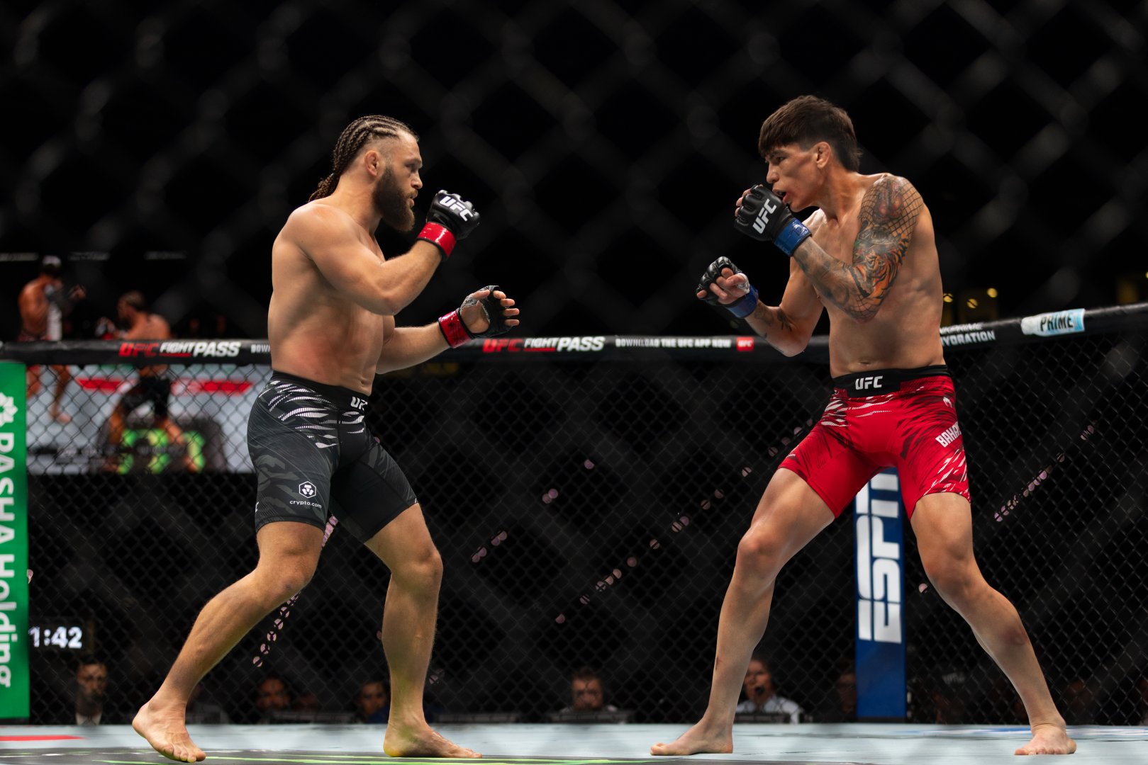 UFC Fight Night: Боец из Азербайджана Рафаэль Физиев стал победителем основного карда в легком весе (ФОТО)