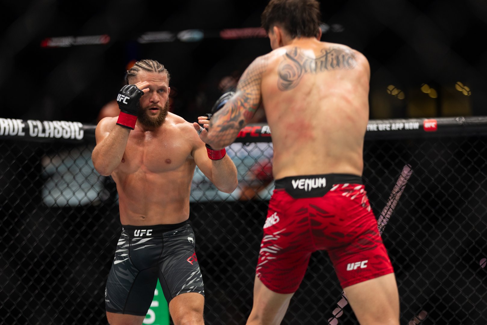 UFC Fight Night: Боец из Азербайджана Рафаэль Физиев стал победителем основного карда в легком весе (ФОТО)