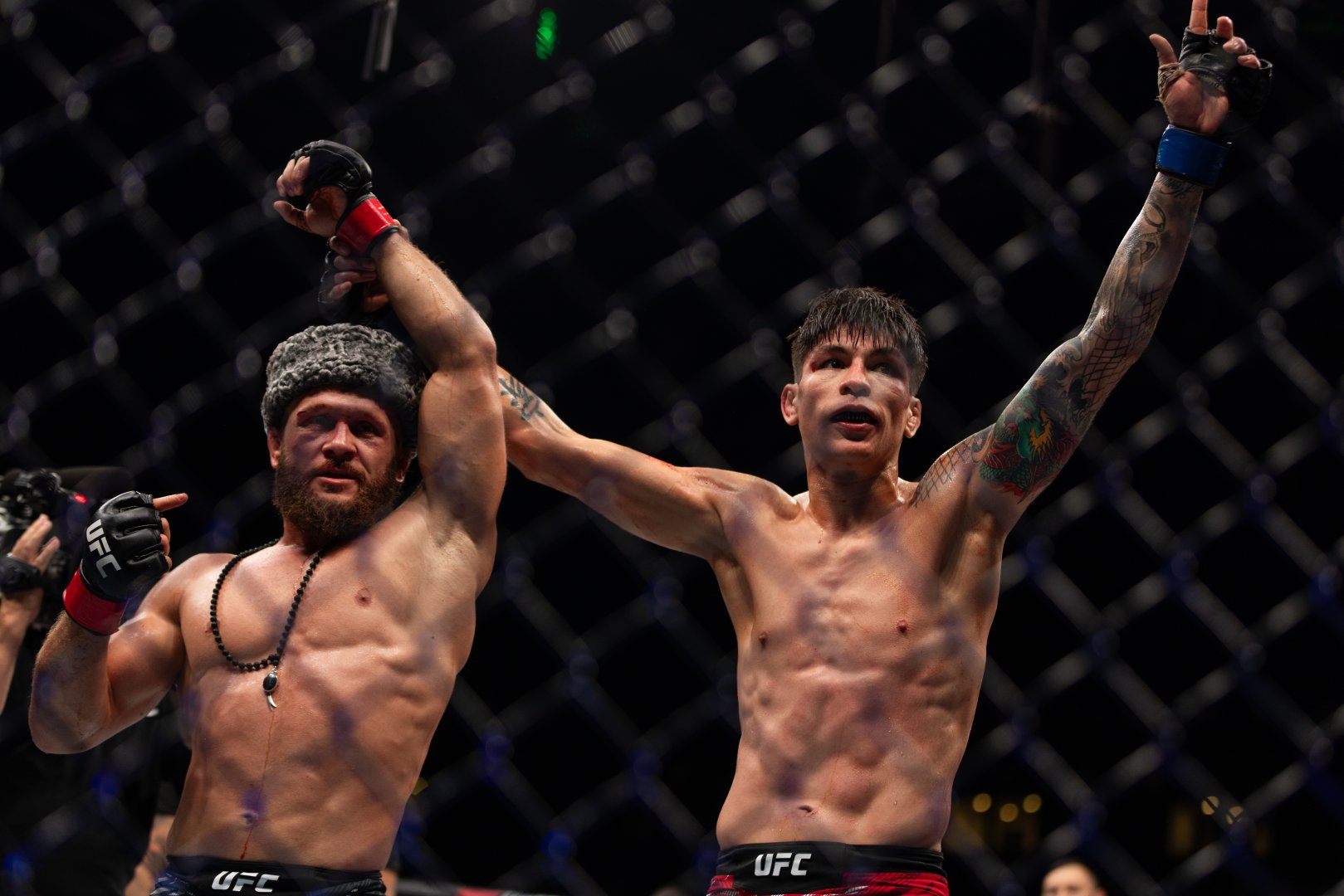 UFC Fight Night: Боец из Азербайджана Рафаэль Физиев стал победителем основного карда в легком весе (ФОТО)
