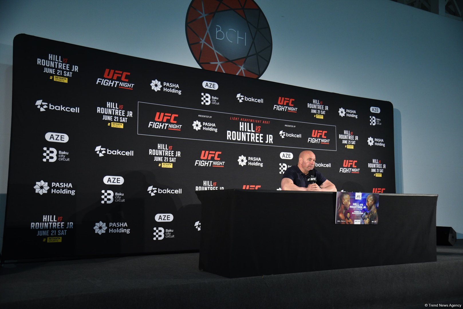 Президент UFC Дэйна Уайт высоко оценил проведение боев в Баку: Все в восторге! (ФОТО)