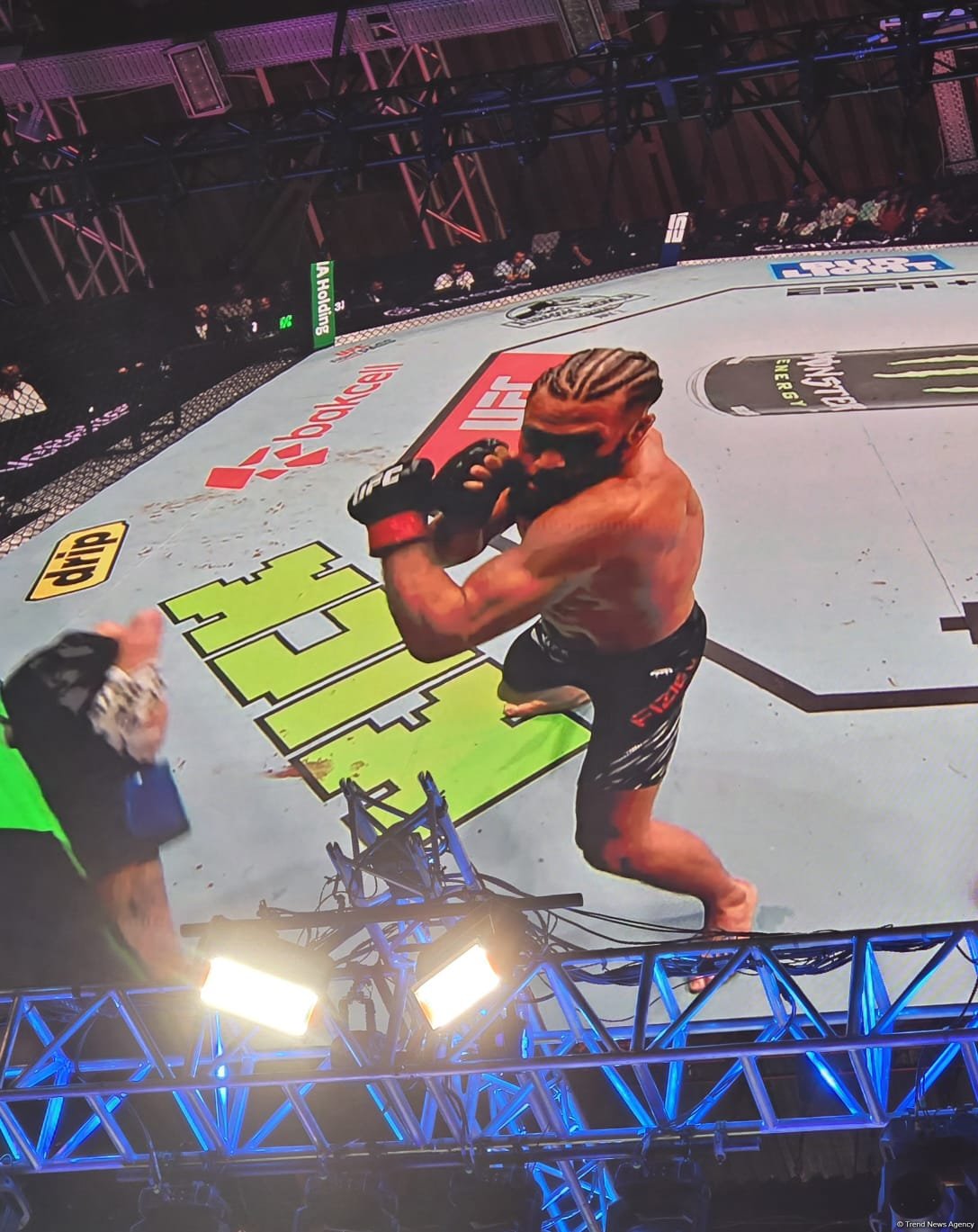 UFC Fight Night: Боец из Азербайджана Рафаэль Физиев стал победителем основного карда в легком весе (ФОТО)
