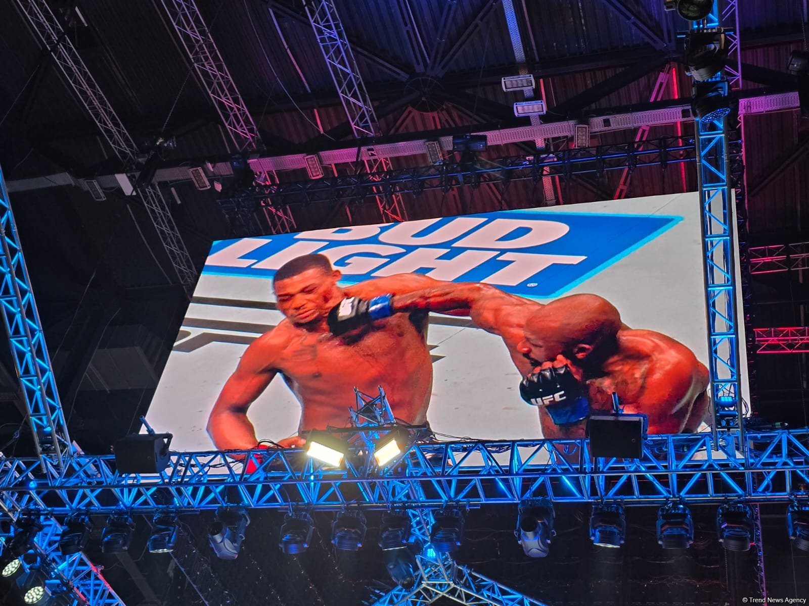 Главное событие UFC Fight Night: Определился победитель поединка между Джамалом Хиллом и Халилом Раунтри Джуниором (ФОТО)
