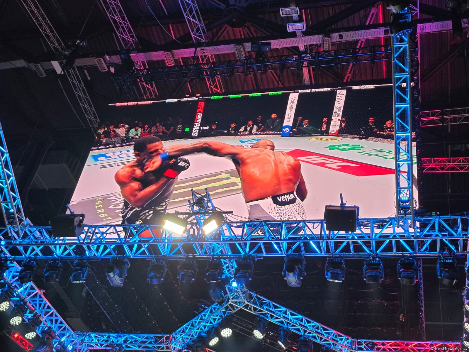 Главное событие UFC Fight Night: Определился победитель поединка между Джамалом Хиллом и Халилом Раунтри Джуниором (ФОТО)
