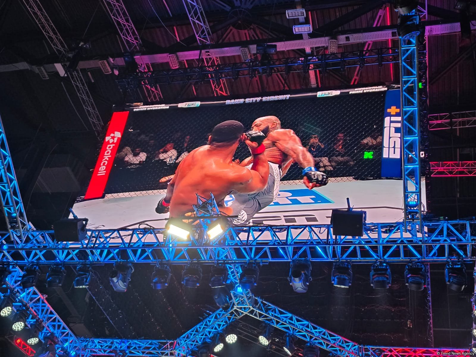 Главное событие UFC Fight Night: Определился победитель поединка между Джамалом Хиллом и Халилом Раунтри Джуниором (ФОТО)