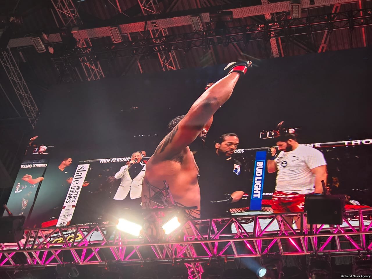 UFC Fight Night: Определился победитель основного карда в тяжелом весе между бойцами США и России (ФОТО)